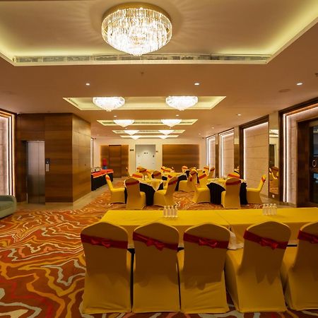 Celebrant Hotel Varanasi Luaran gambar