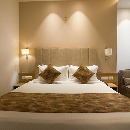 Celebrant Hotel Varanasi Luaran gambar