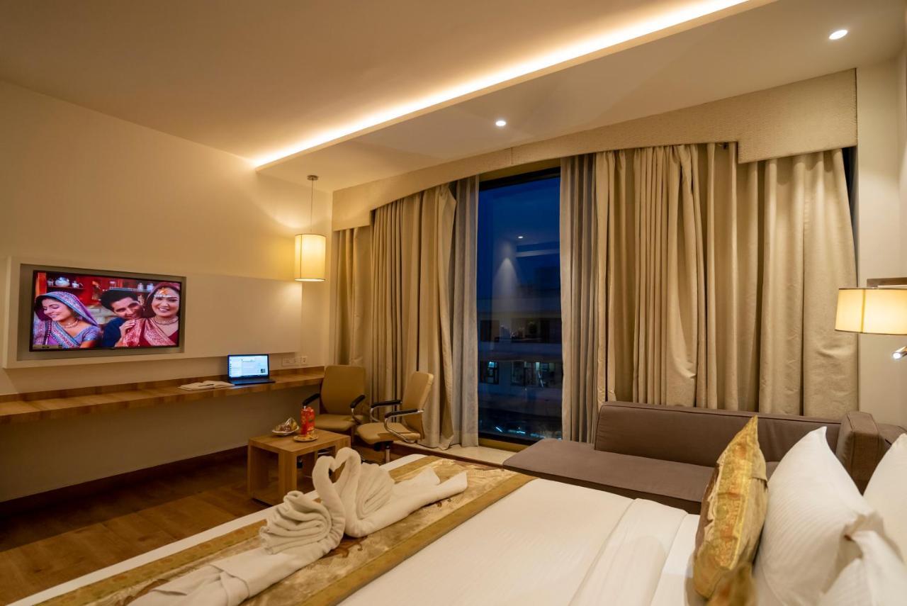 Celebrant Hotel Varanasi Luaran gambar