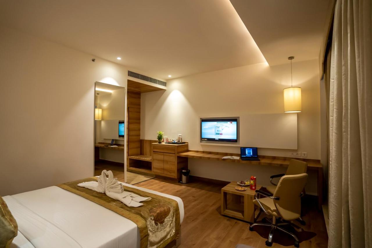 Celebrant Hotel Varanasi Luaran gambar