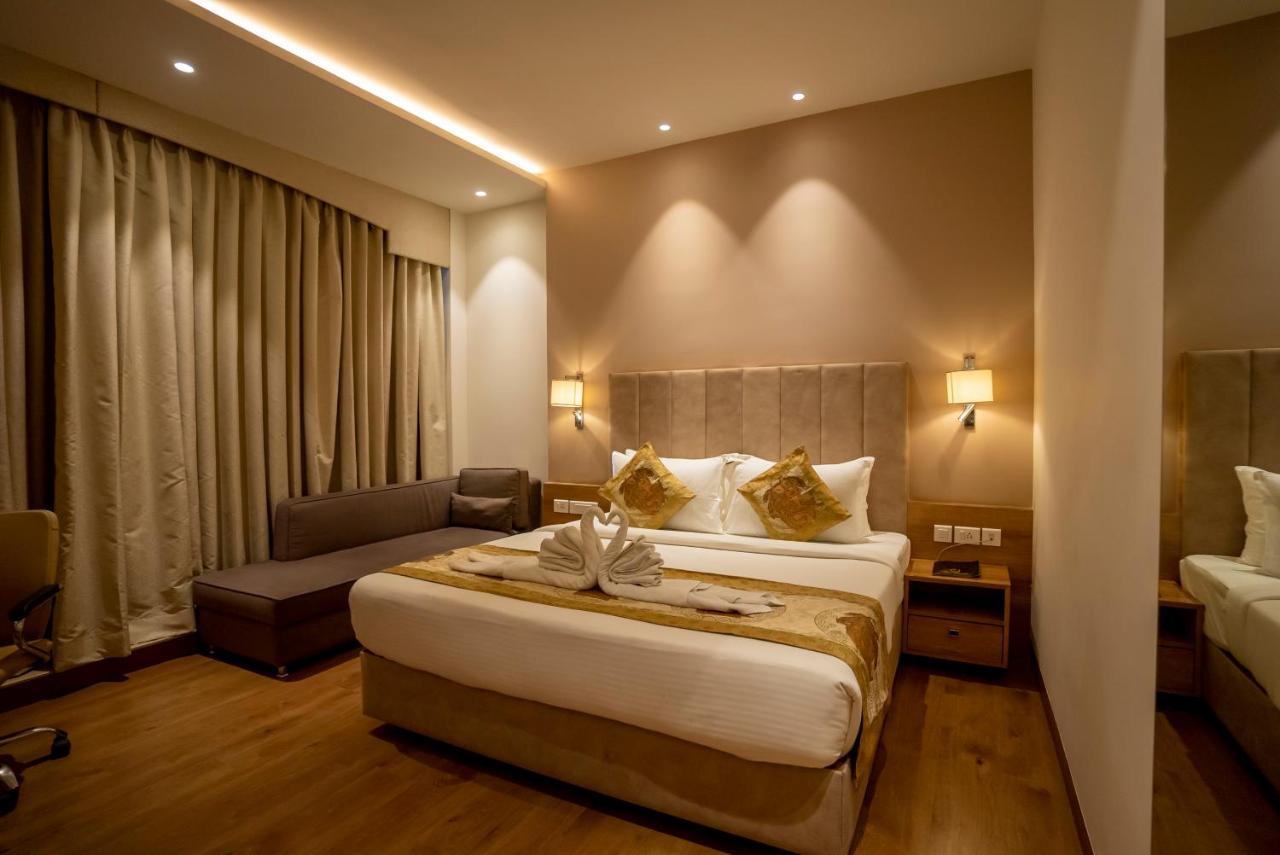 Celebrant Hotel Varanasi Luaran gambar