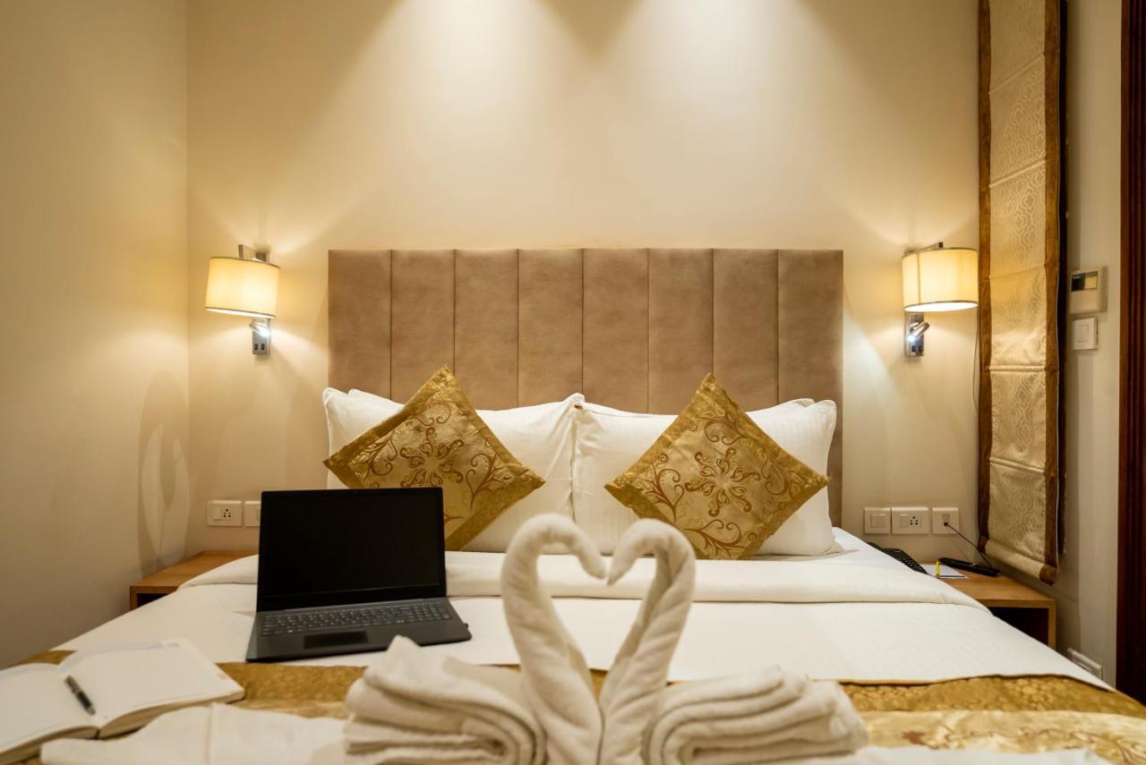 Celebrant Hotel Varanasi Luaran gambar
