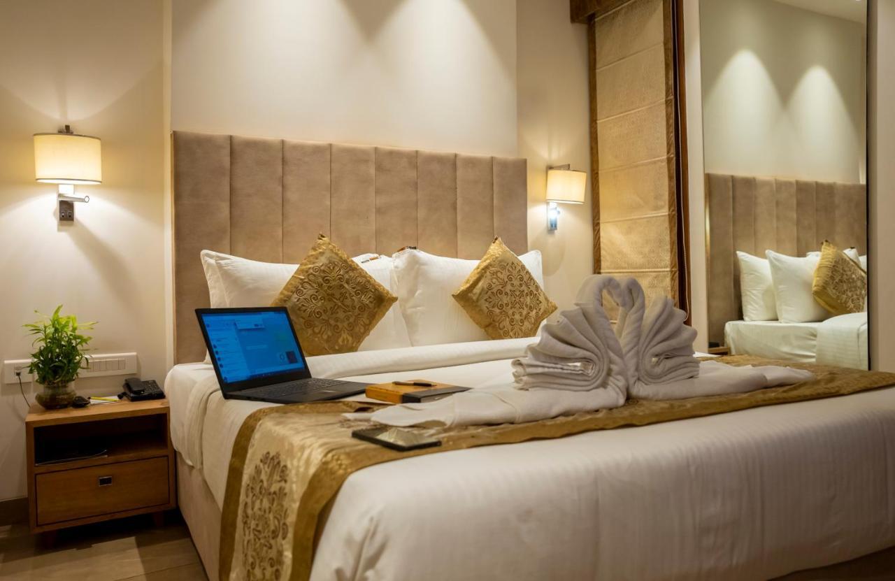 Celebrant Hotel Varanasi Luaran gambar