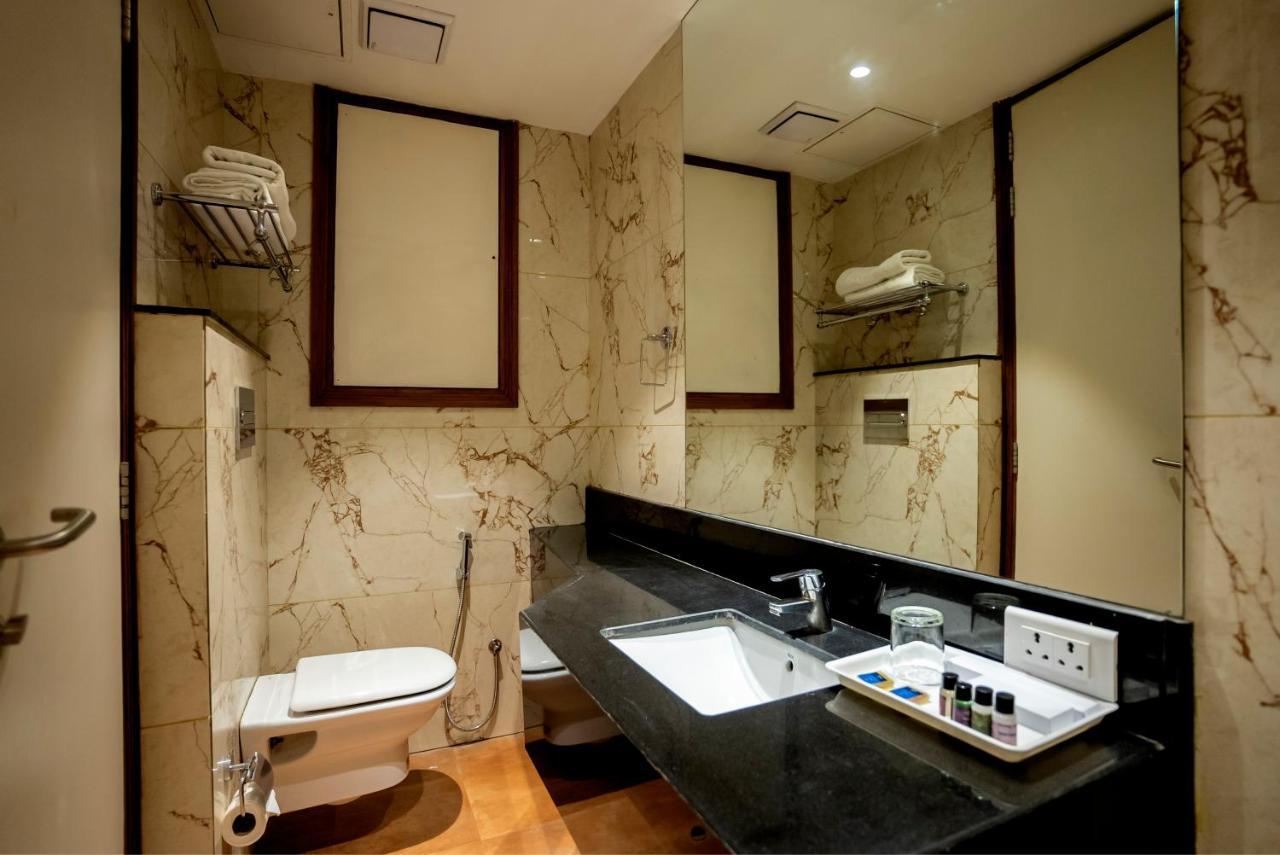 Celebrant Hotel Varanasi Luaran gambar
