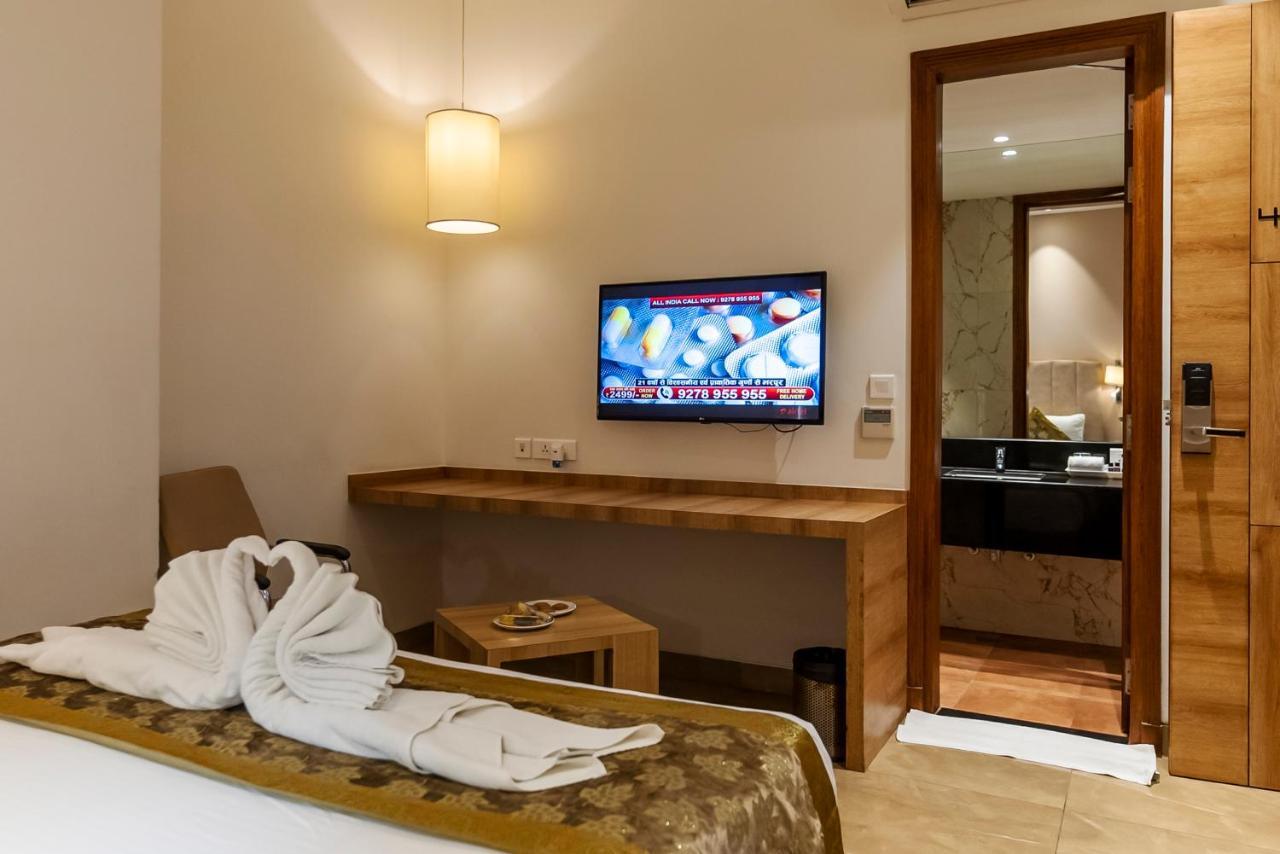 Celebrant Hotel Varanasi Luaran gambar