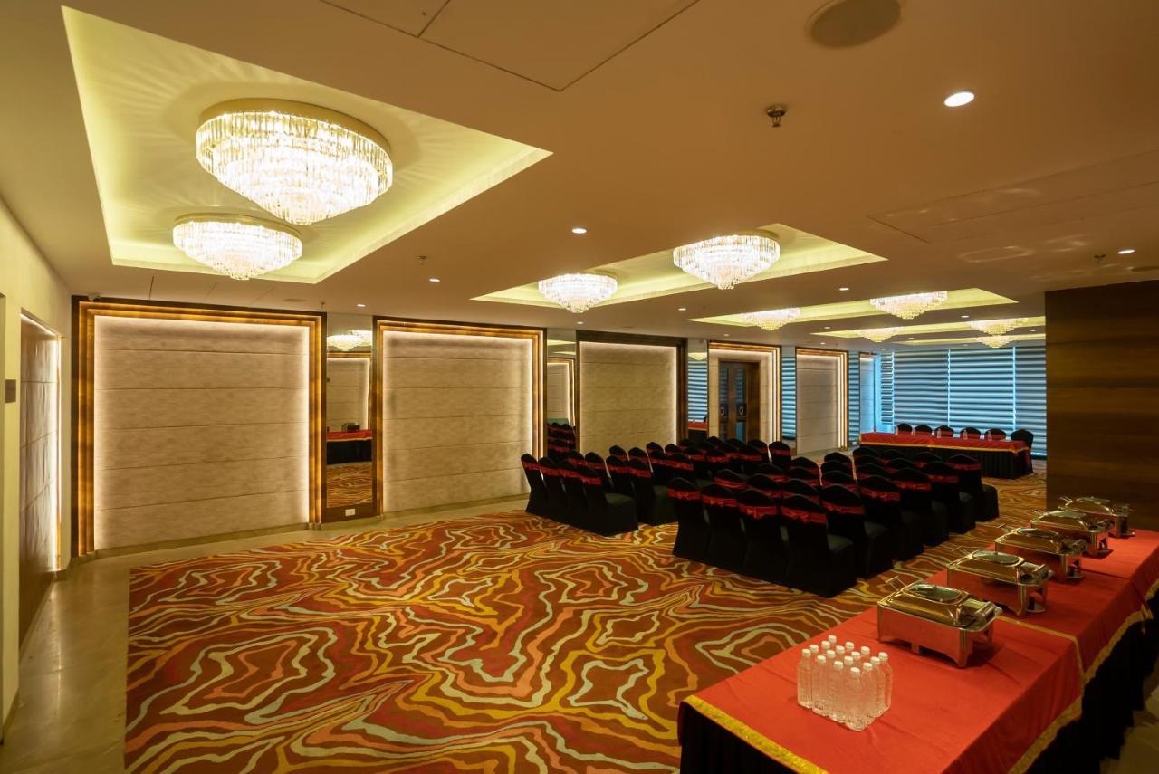 Celebrant Hotel Varanasi Luaran gambar