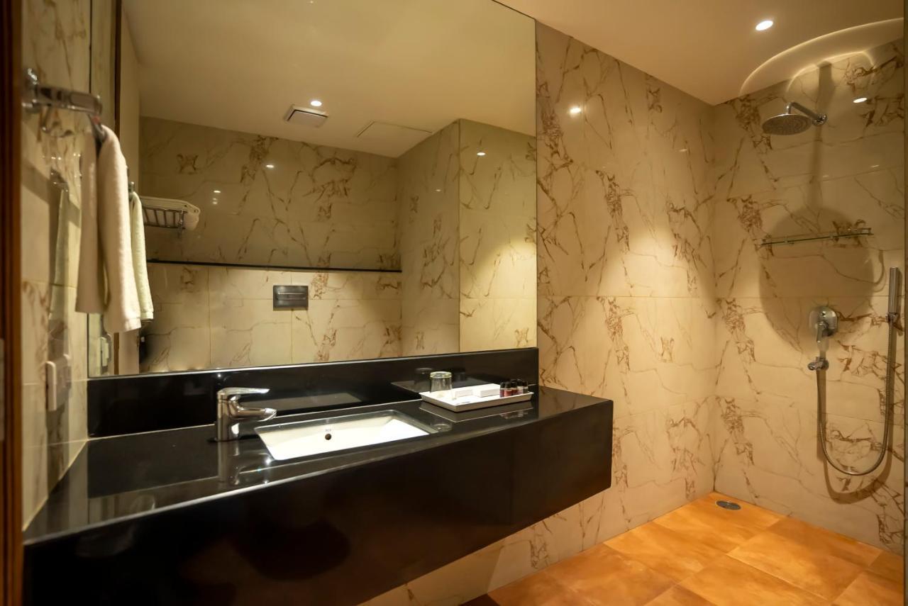 Celebrant Hotel Varanasi Luaran gambar