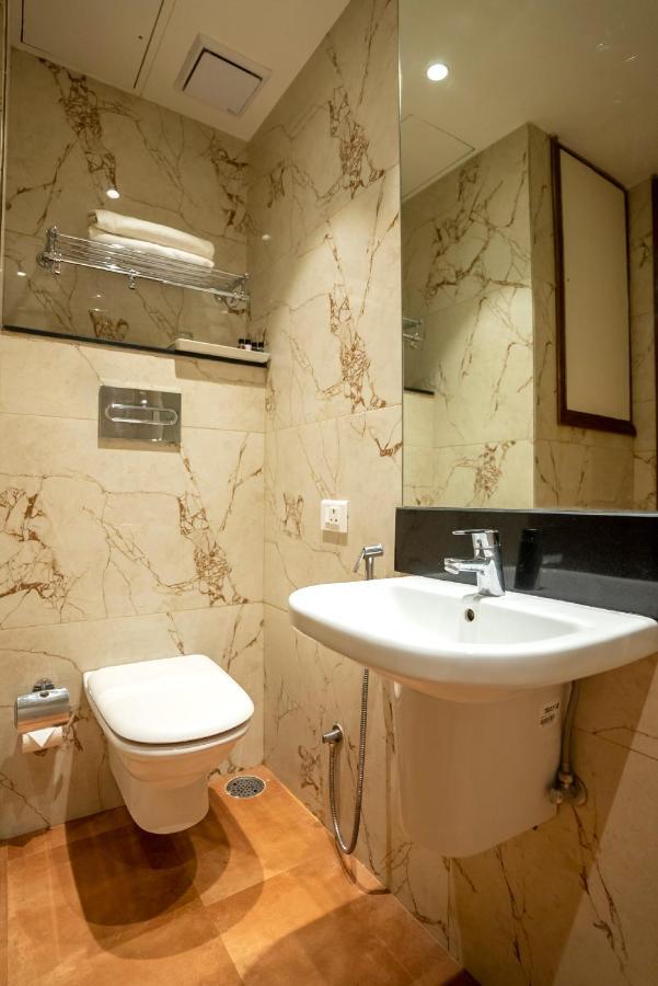 Celebrant Hotel Varanasi Luaran gambar