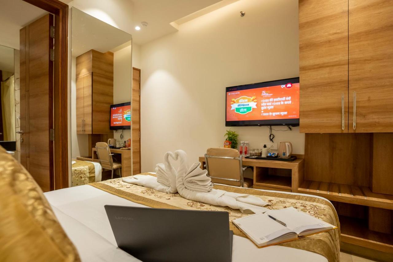 Celebrant Hotel Varanasi Luaran gambar