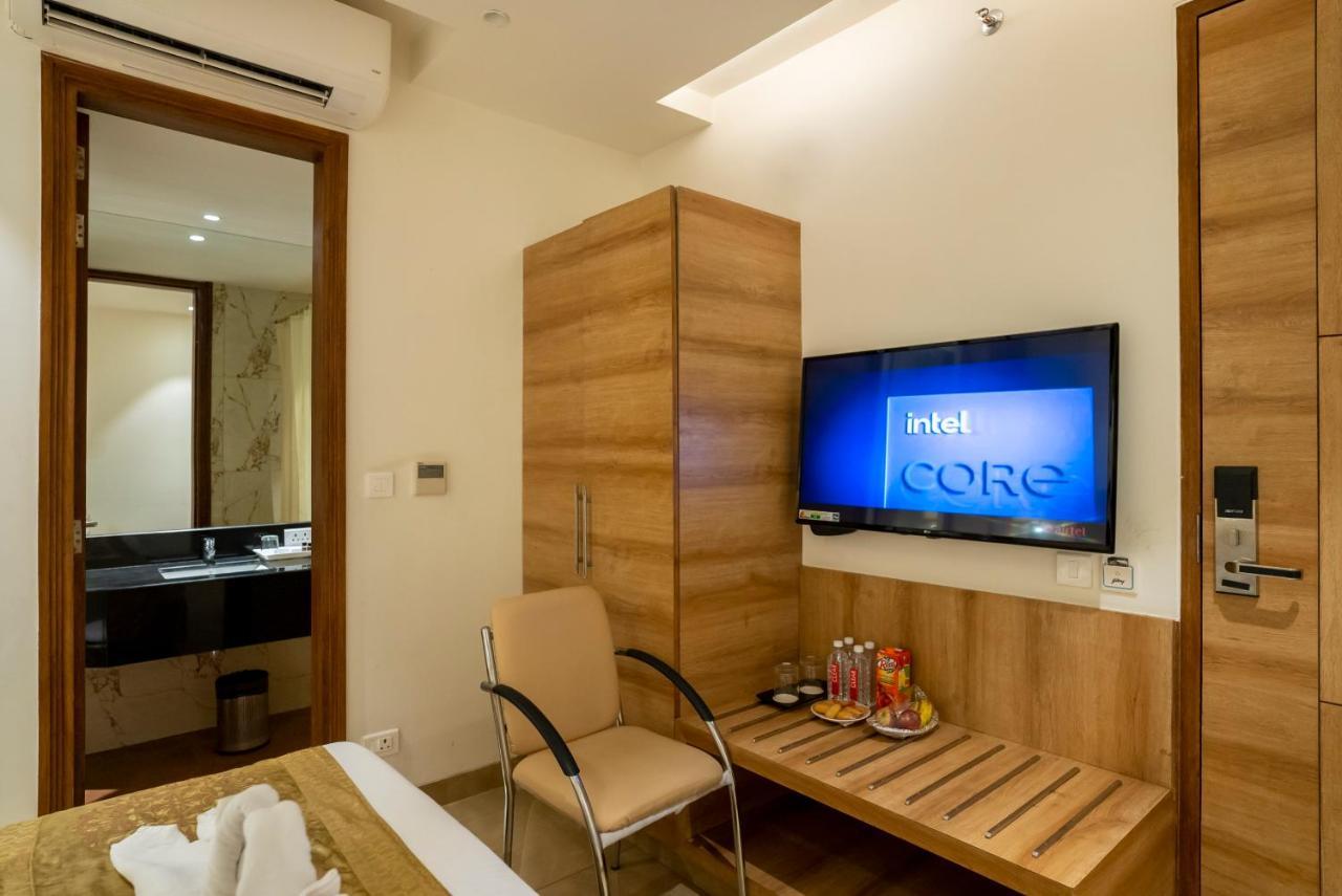 Celebrant Hotel Varanasi Luaran gambar