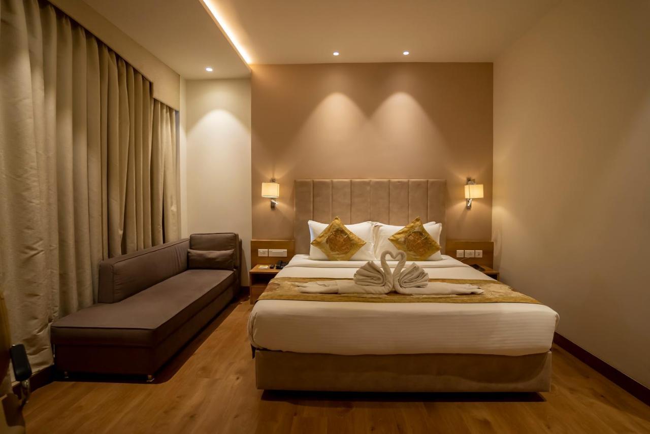 Celebrant Hotel Varanasi Luaran gambar