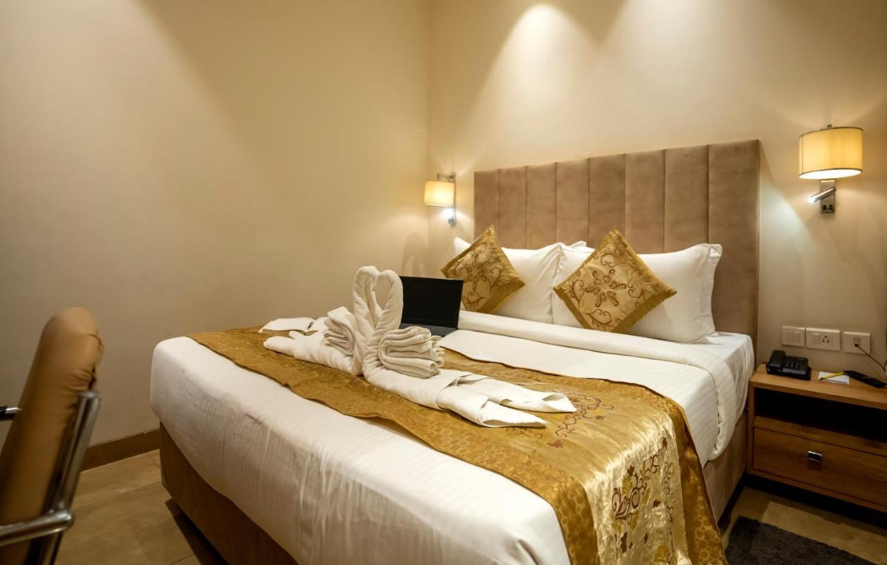 Celebrant Hotel Varanasi Luaran gambar