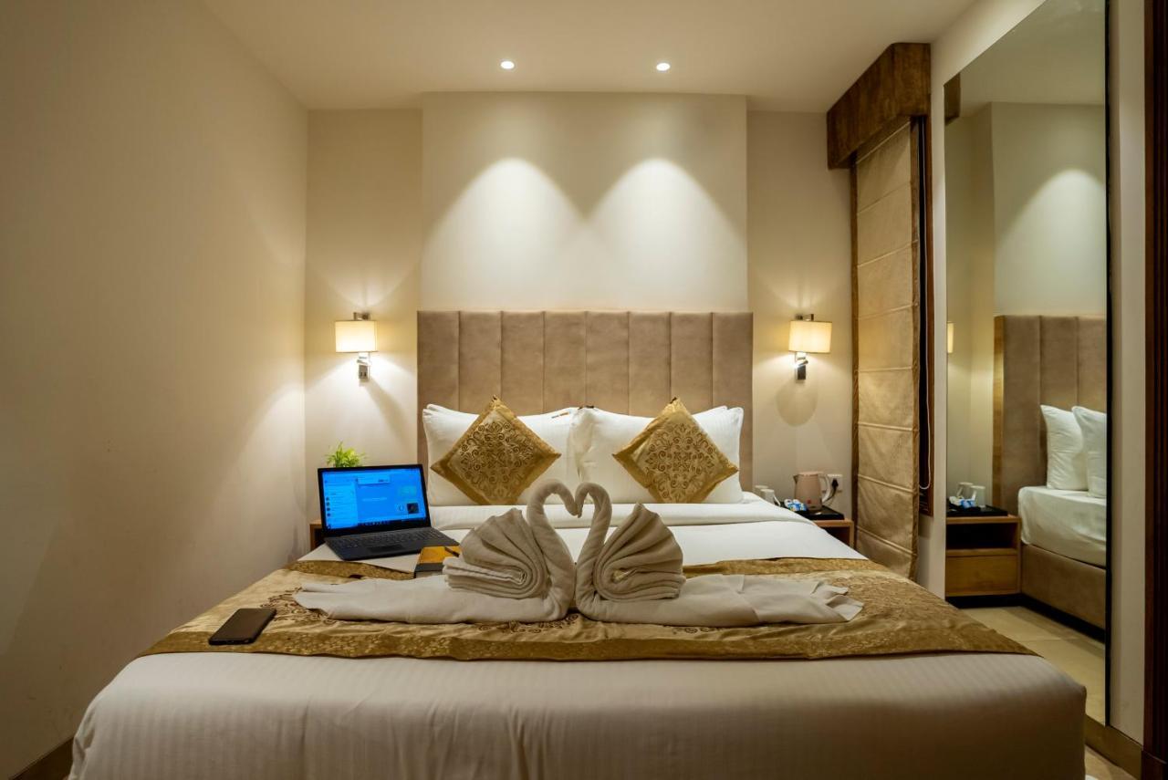 Celebrant Hotel Varanasi Luaran gambar