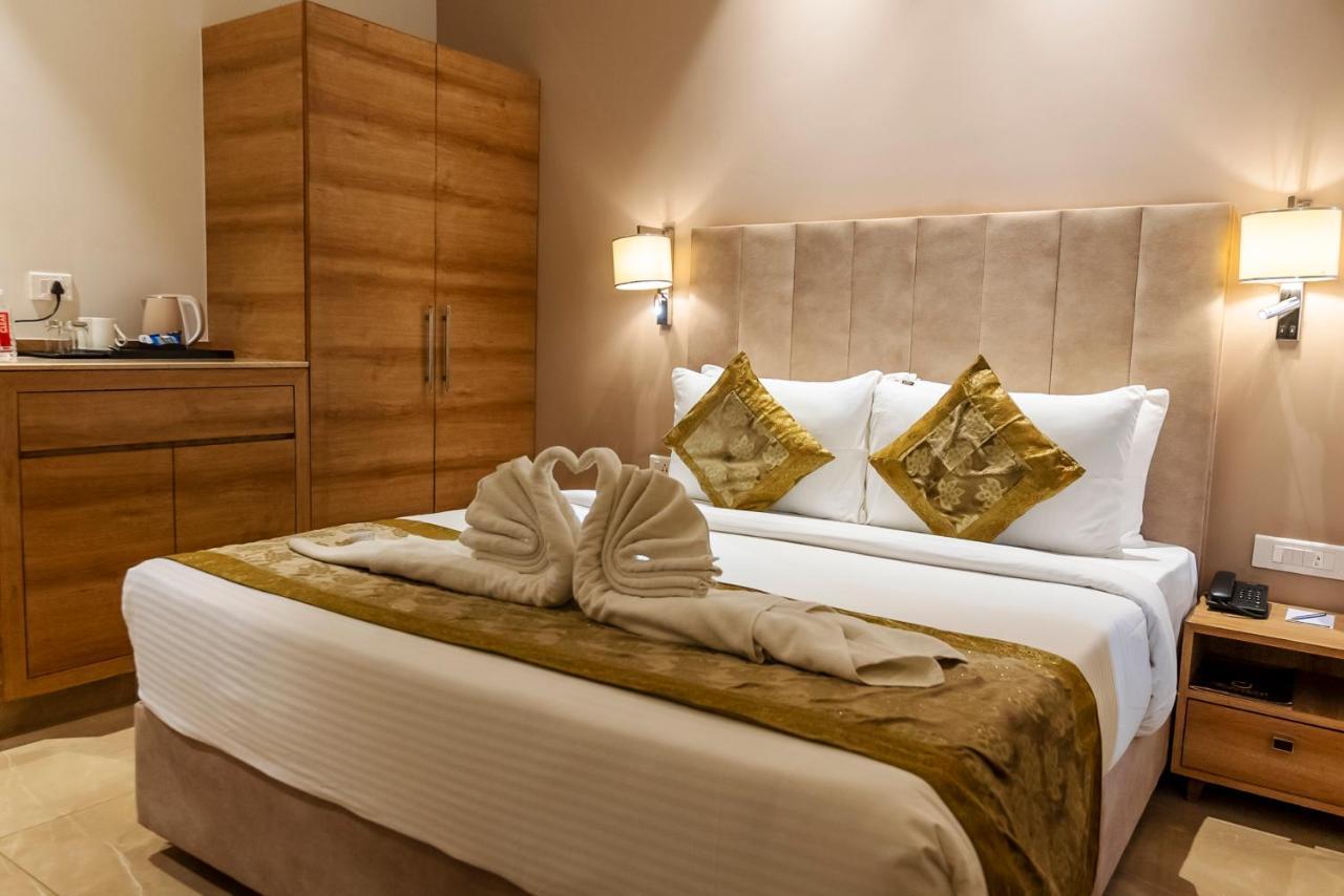 Celebrant Hotel Varanasi Luaran gambar
