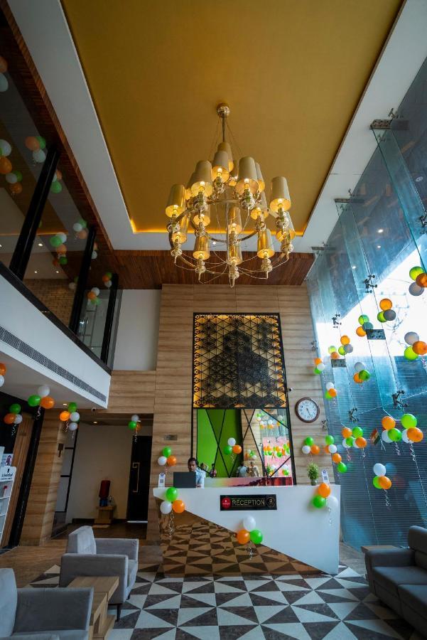 Celebrant Hotel Varanasi Luaran gambar