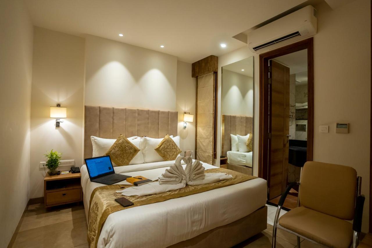 Celebrant Hotel Varanasi Luaran gambar