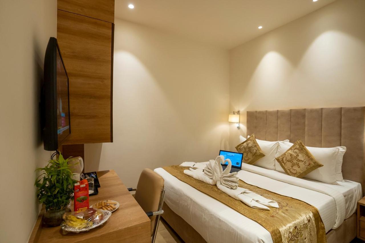 Celebrant Hotel Varanasi Luaran gambar