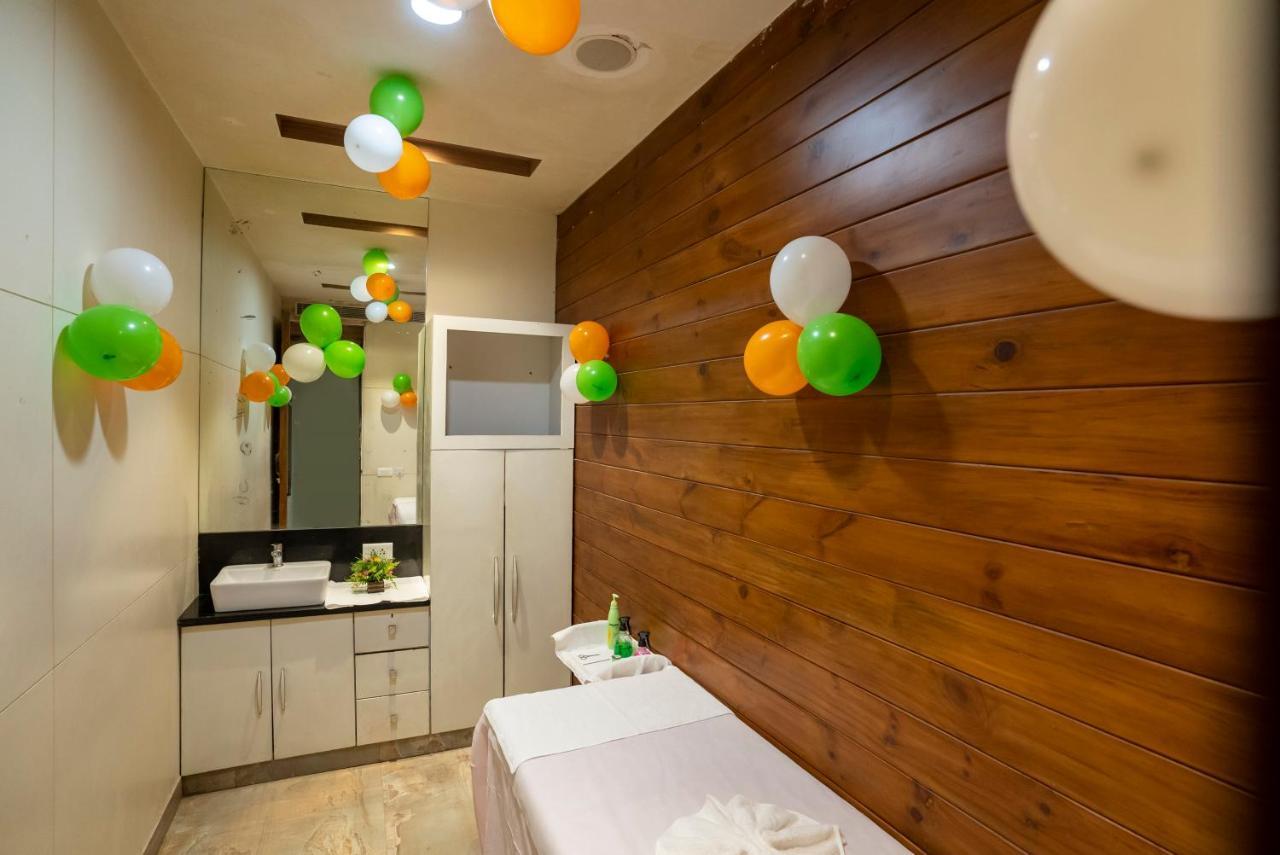 Celebrant Hotel Varanasi Luaran gambar