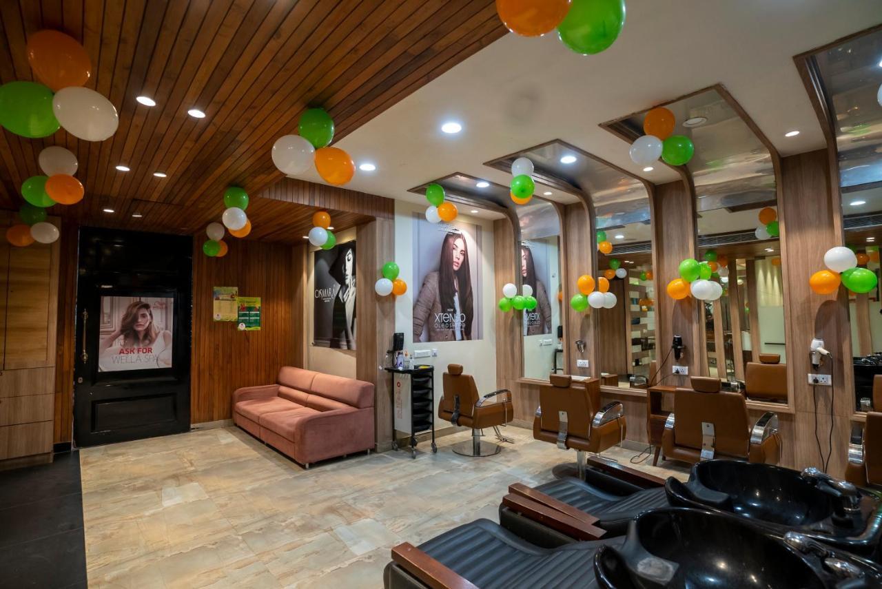 Celebrant Hotel Varanasi Luaran gambar