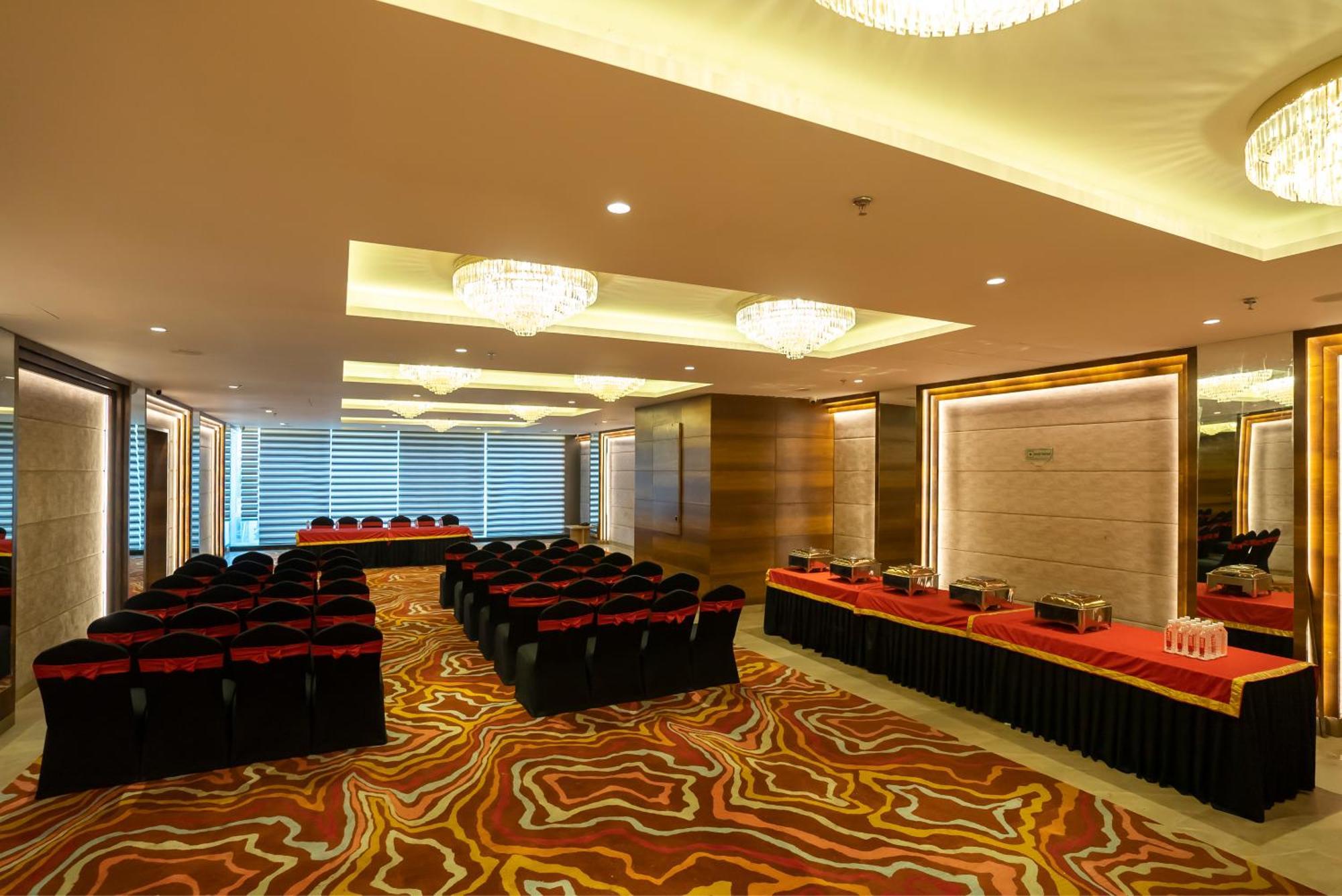 Celebrant Hotel Varanasi Luaran gambar