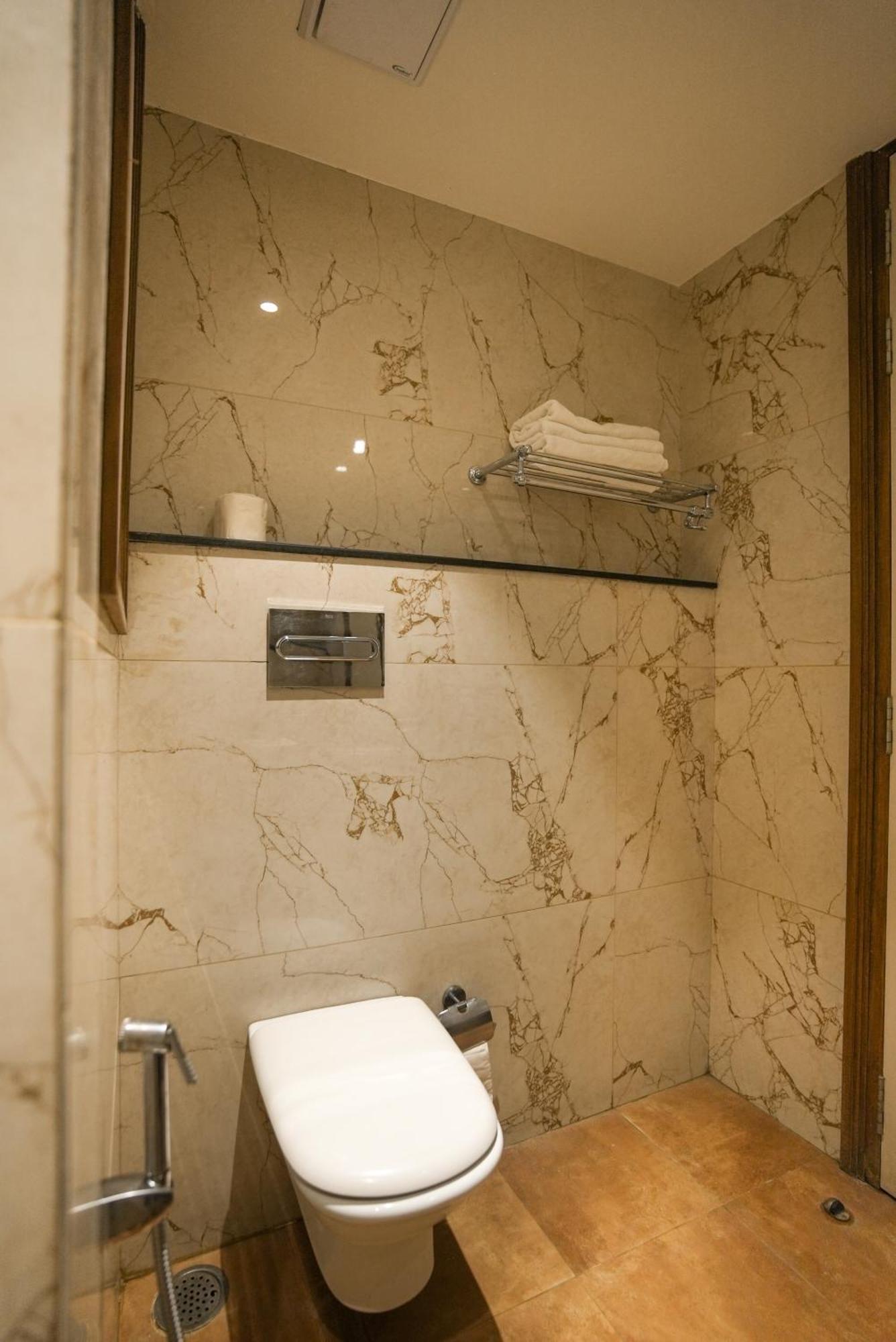 Celebrant Hotel Varanasi Luaran gambar