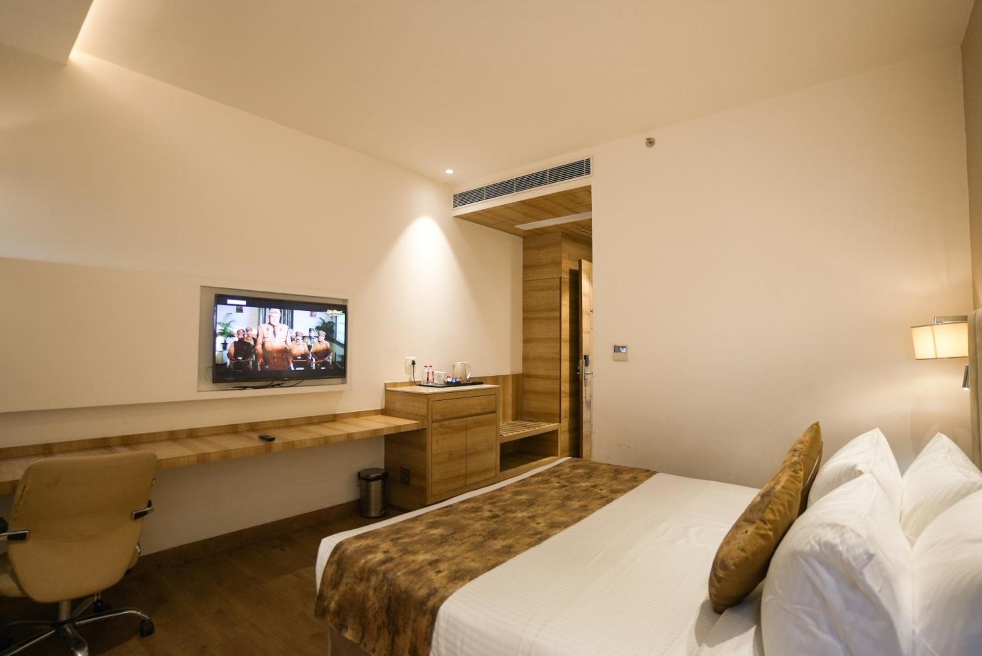 Celebrant Hotel Varanasi Luaran gambar