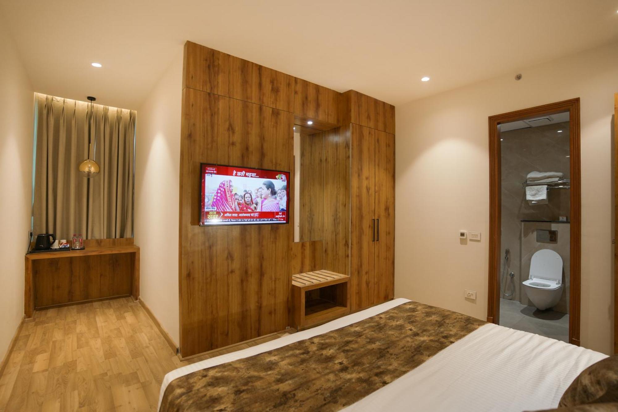 Celebrant Hotel Varanasi Luaran gambar
